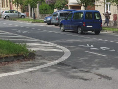 Příjezd do kasáren