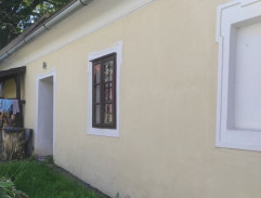 Madlenka vybíhá z prádelny