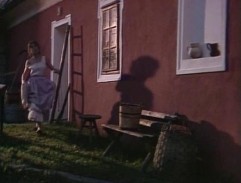 Madlenka vybíhá z prádelny