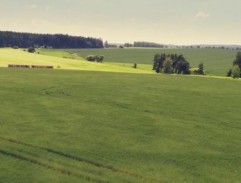 Vlak jede krajinou