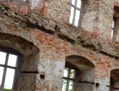 Landry ve zničeném paláci