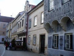 Pobočník jde do davu