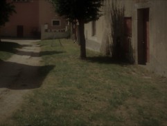 Kočár přijíždí k domu