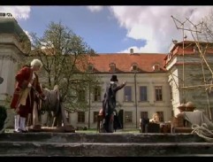 Pobočník připravuje ohňostroj