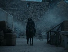 Příjezd jezdce mezi chudinu