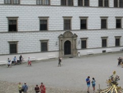 Gesa s kamarádkou na trhu 2