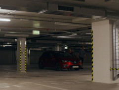 v policajnej garáži