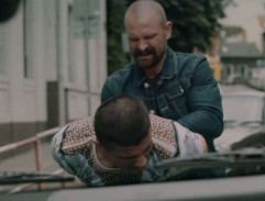 pred dílerovým domom 2