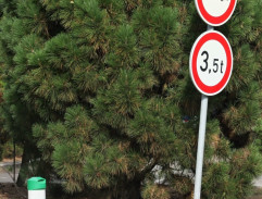 parkovisko pred hotelom