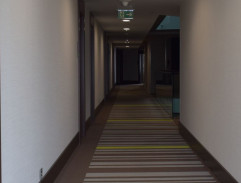 hotelová chodba na 7. poschodí