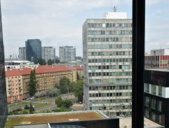 pred izbou na 7. poschodí