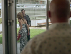 pred realitnou kanceláriou 3