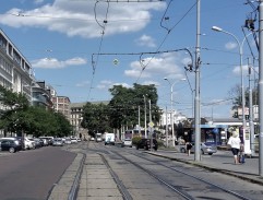 průjezd před hotelem Grand