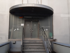 Před Žižkovskou věží