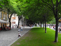 Kamarátky na námestí