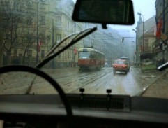 Viola šoféruje do práce k Vladovi 1