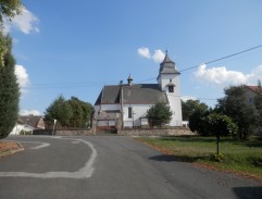 boční pohled na kostel