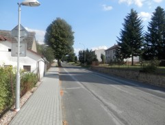 odjíždějicí auto z Číhoště