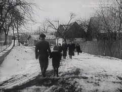 děti cestou do školy