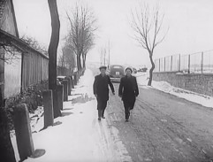 odjíždějicí auto z Číhoště