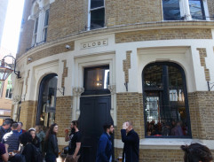 Přeed hospodou Globe, Borought market