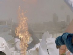 výbuch na terase kaviarne