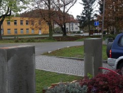 Před domem horníka Petráska