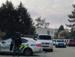 Před bydlištěm Jeronýma Valenty