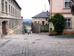 Před holičstvím Otty Böcka