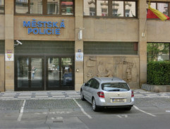 Před ZŠ Marty Gottwaldové