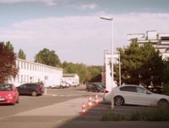 Parkoviště před televizí