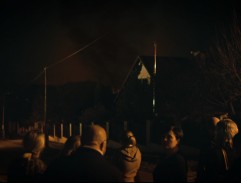 Pohled směrem k továrně