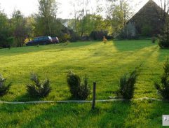 opustená chalupa pri cintoríne