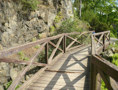 Na dřevěném můstku