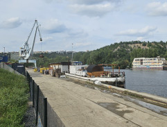 Odstavené auto s mrtvolou