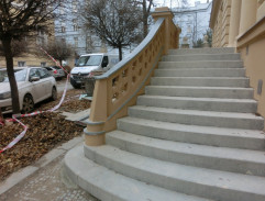 U schodů do zvěrolékařské školy