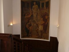 Na schodech pojišťovny