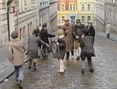 Na ulici vedou Němce