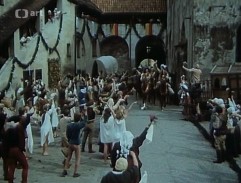 Příjezd družiny na nádvoří