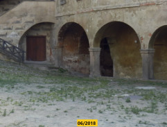 Tlachal na nádvoří II