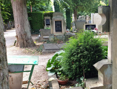 Na prvním hřbitově