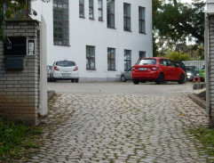 Před advokátní kanceláří