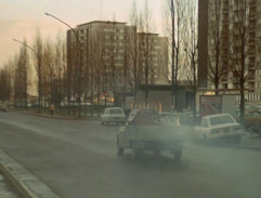 Emil odjíždí z města