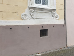 Tajomník pod oknami