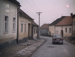 úvodné titulky, idúce auto