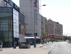 Luděk vystupuje z auta