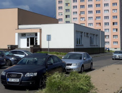 Před domem romské kultury