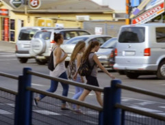 Děvčata na přechodu