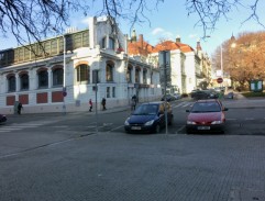  V parku před samoobsluhou