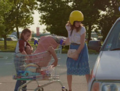 parkovisko pred obchodom